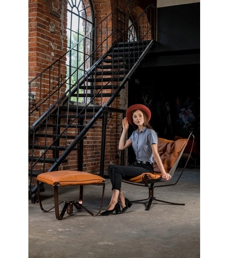 Fotel ARNI LOW z podnóżkiem - pomarańczowa ekoskóra, podstawa ciemna miedziana