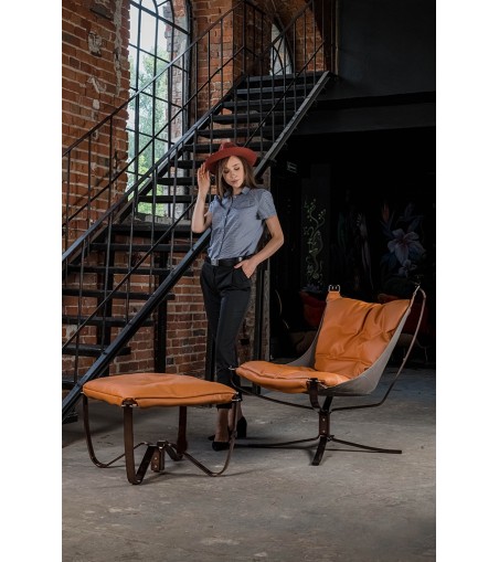 Fotel ARNI LOW z podnóżkiem - pomarańczowa ekoskóra, podstawa ciemna miedziana