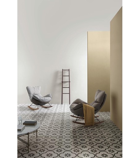 Fotel bujany OTILIA brązowa pepitka -  drewniane płozy, ekoskóra